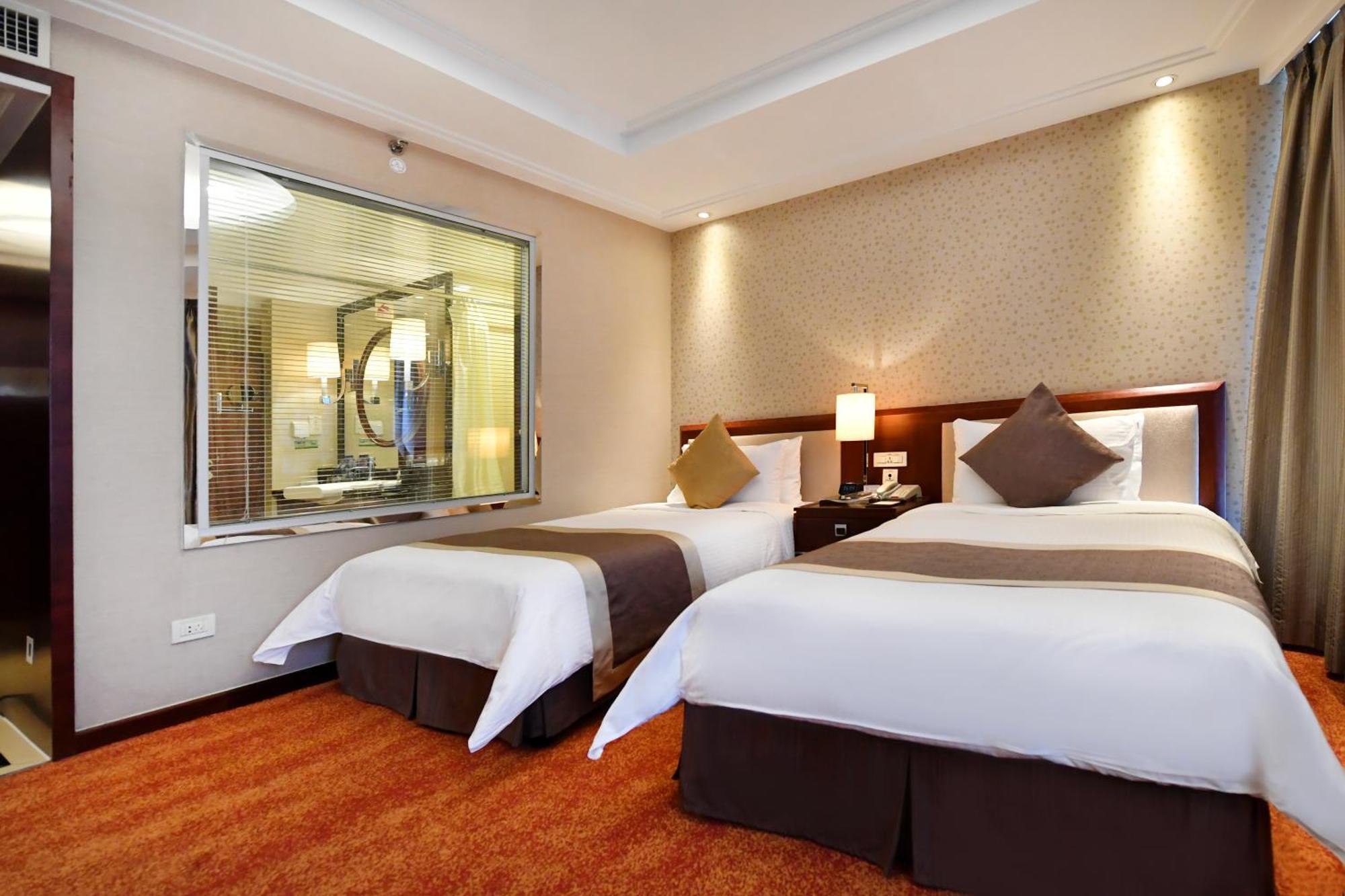 - Nanjing Road Hotel 4*